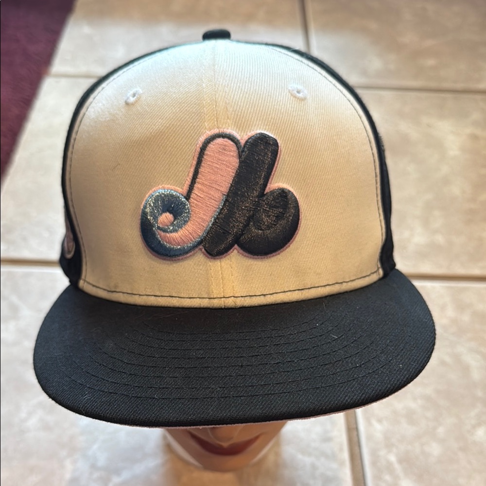 Used Montreal Expos New Era 59FIFTY
Fitted Hat- 7 5/8